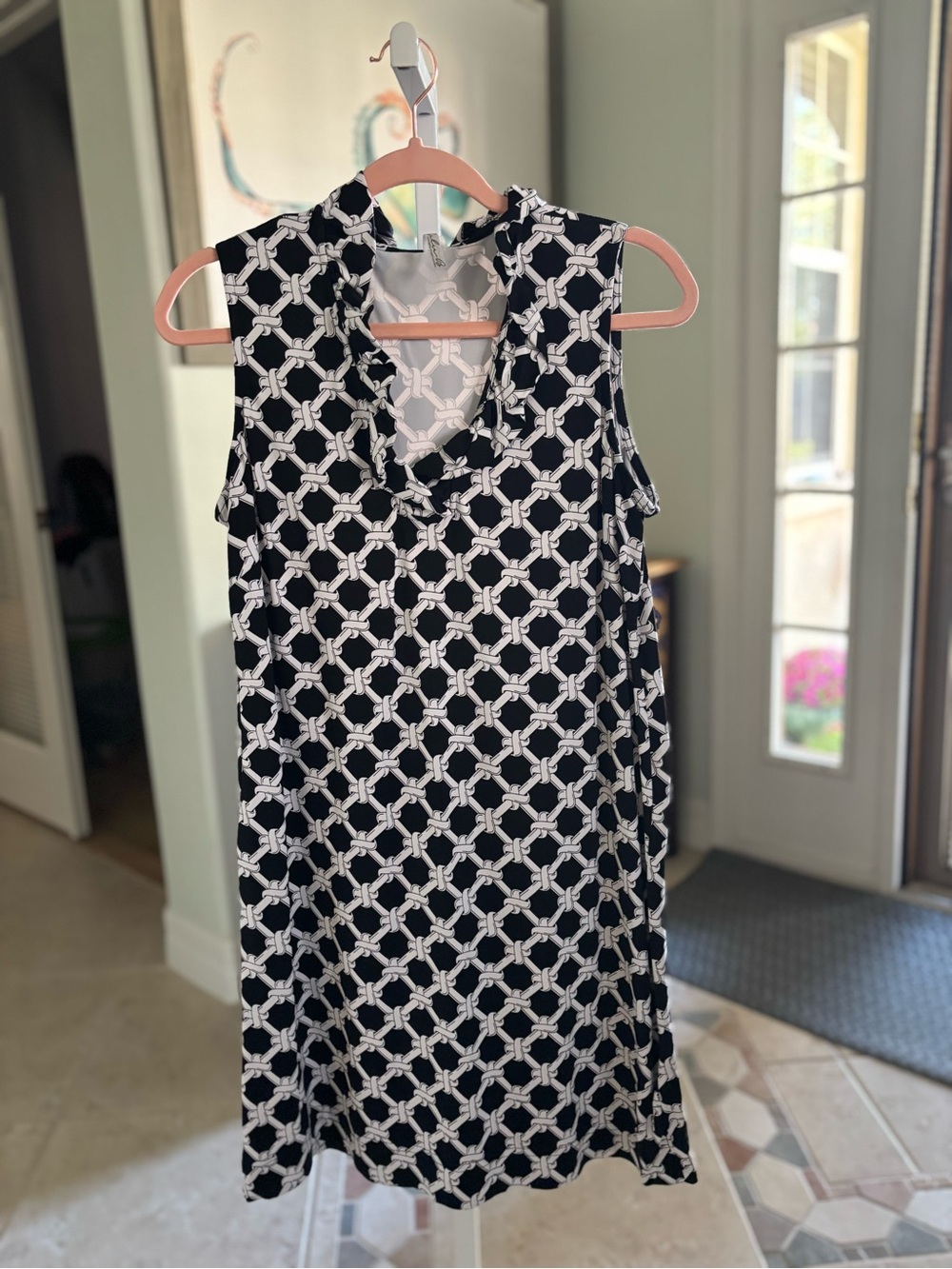 #088 Lulu-B Black & White Geometric Sleeveless Shift Dress